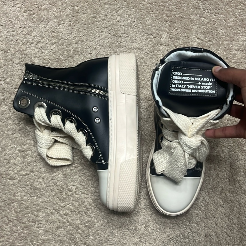 Wore once , good quality, authentic